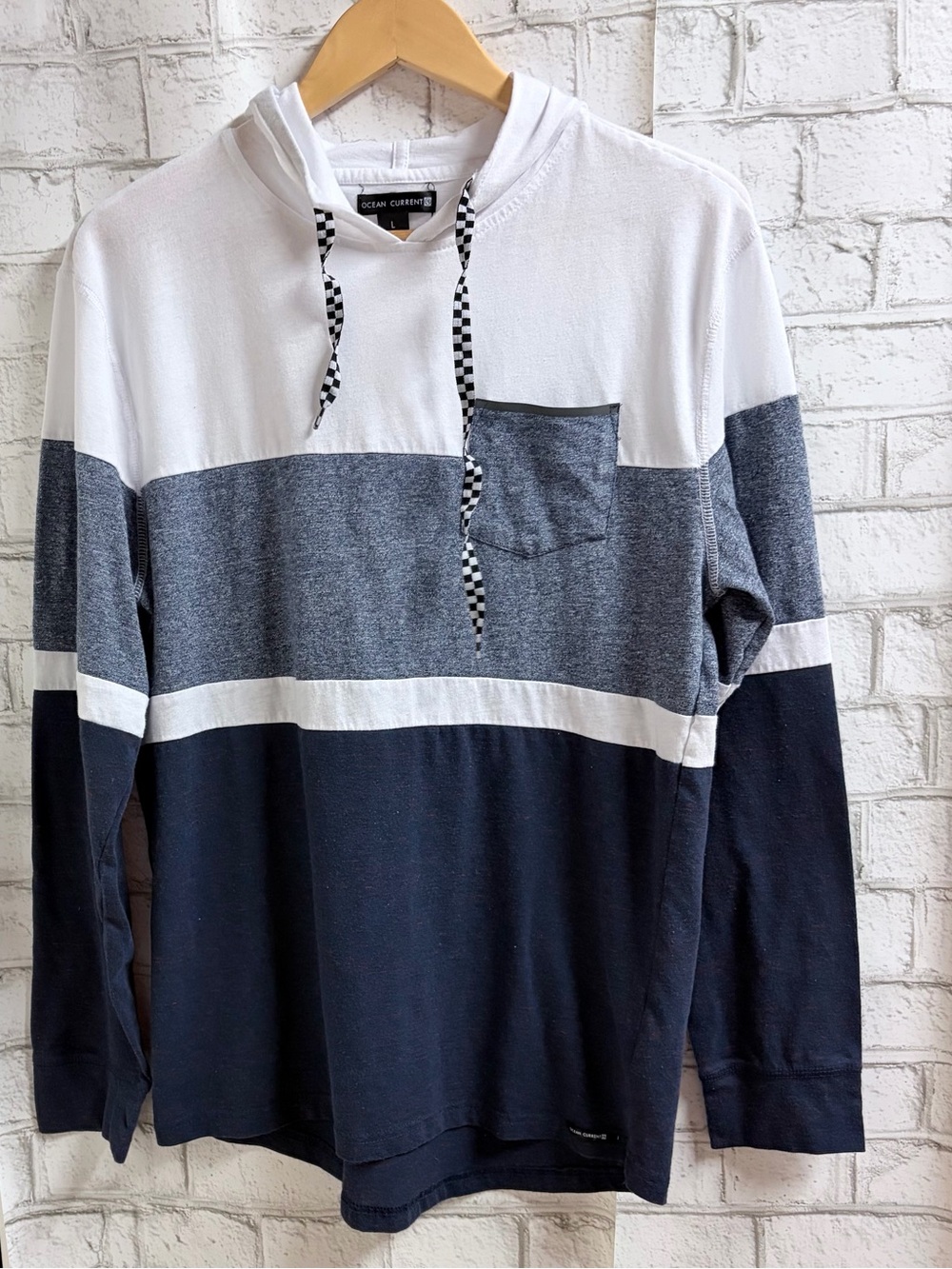 Ocean Current Men’s Colorblock Hooded Long Sleeve Hoodie